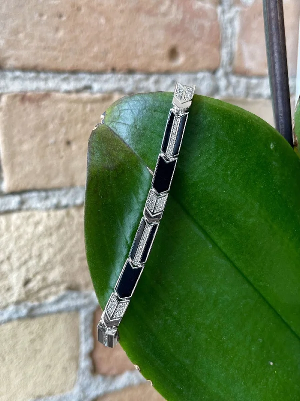 Linear Arrow Bracelet