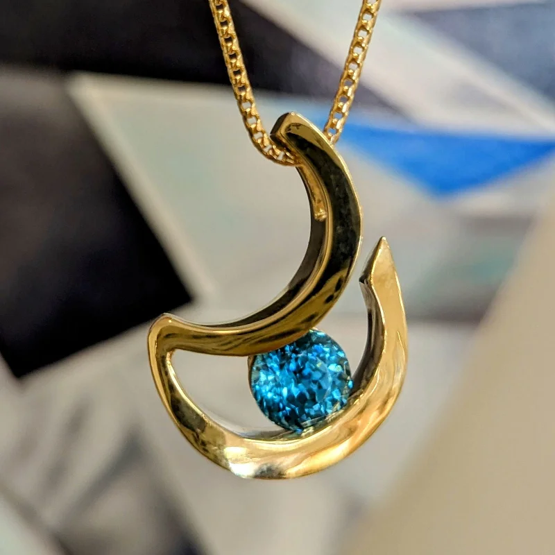 "Alee" Pendant