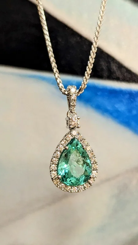 Zoma Color Emerald Halo Pendant