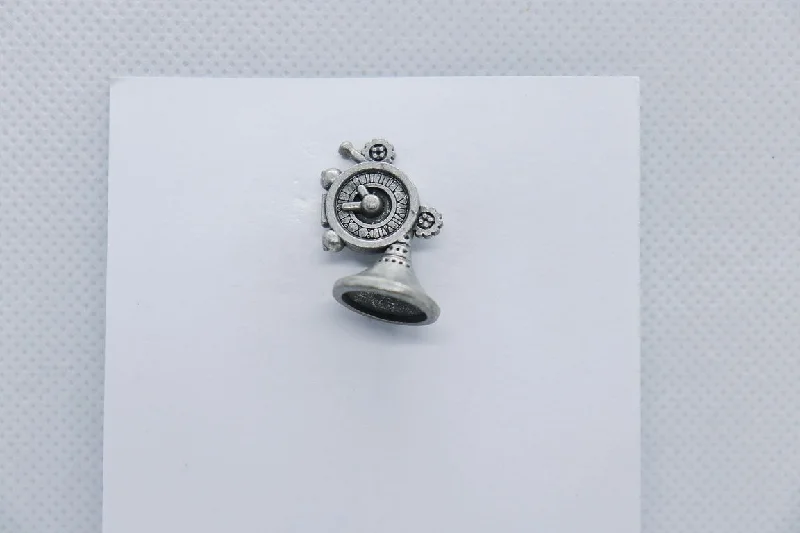 Silver Fan Imitation Jewellery Lapel Pin