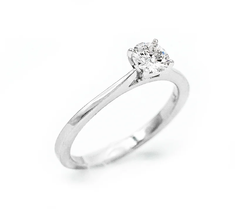 Montalvo Diamonds - Round Brilliant Solitaire Ring in 14kt White Gold