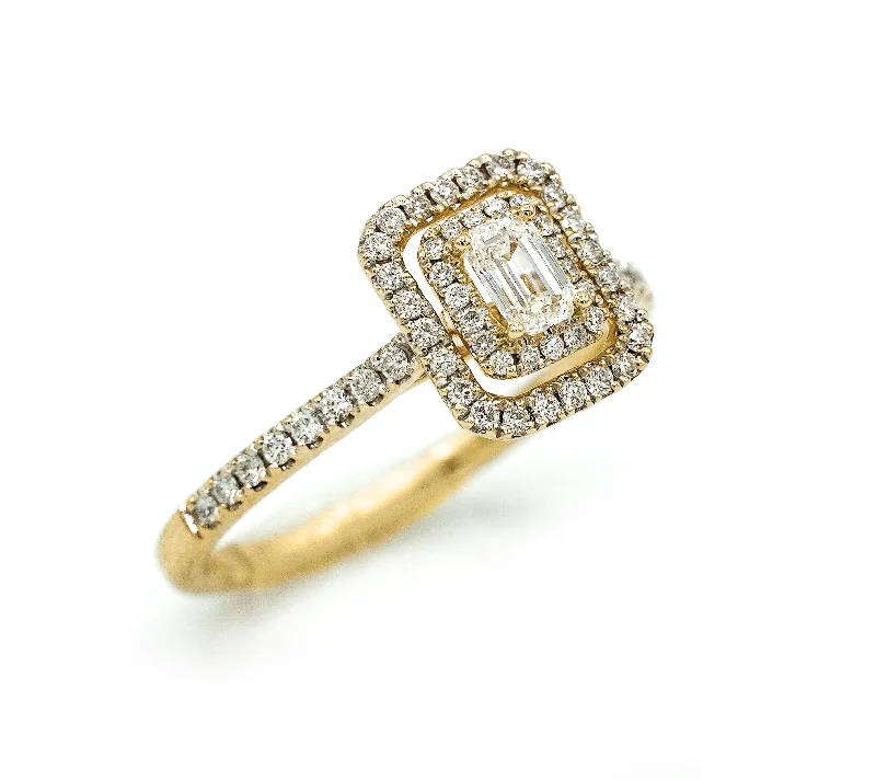 Zeghani - Emerald Cut Diamond Ring in 14kt Yellow Gold